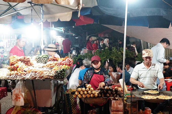 Chợ đêm Đà Lạt đông nghẹt du khách dịp Quốc khánh